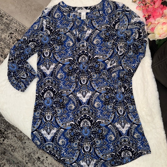 White House Black Market Tops - 2 x 20$ White House Black Market Blue and Black Ornate Blouse Size M